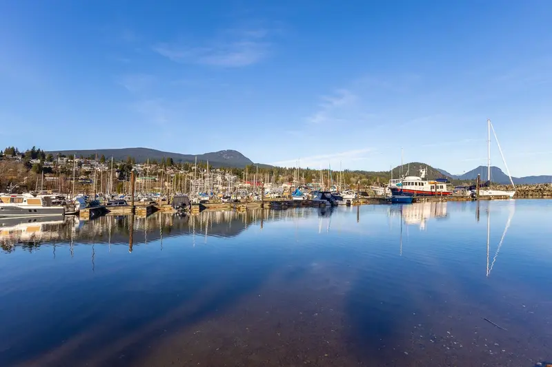 636 BAY ROAD - photo 1 of 22