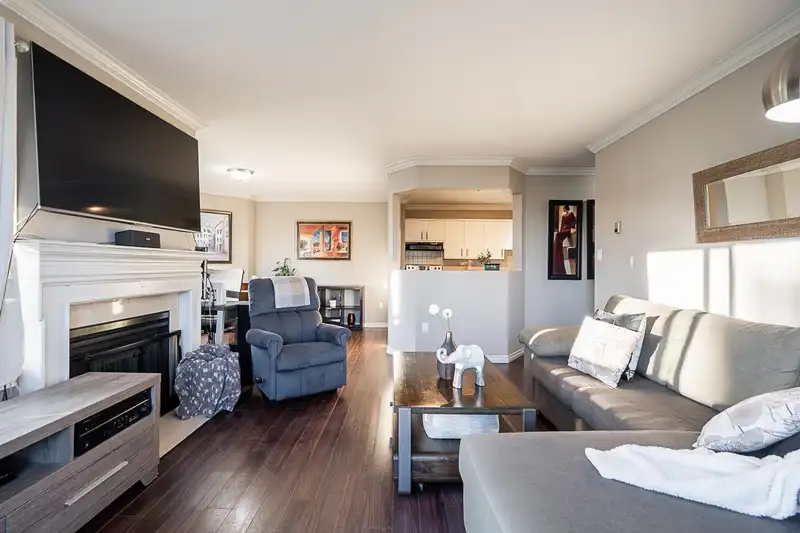 313 1830 E SOUTHMERE CRESCENT - photo 3 of 33