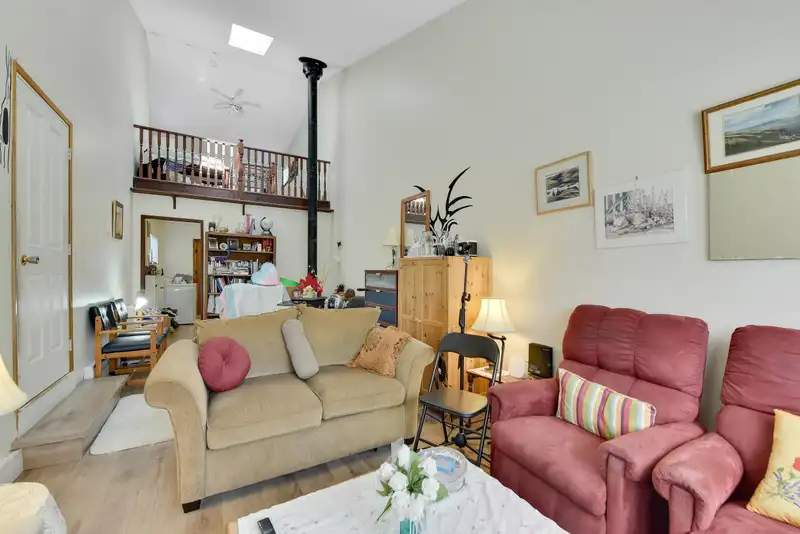 15835 RUSSELL AVENUE - photo 4 of 27