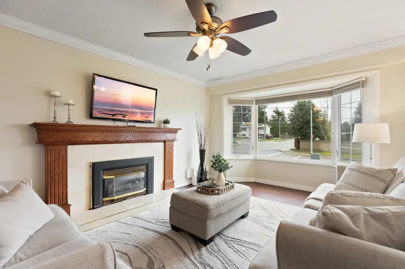 11389 95 AVENUE - photo 4 of 25