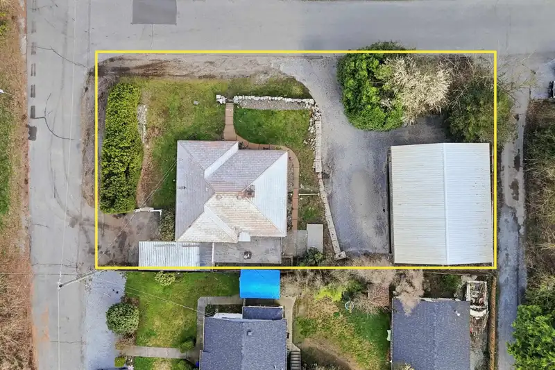 7489 MAPLE STREET - photo 4 of 25