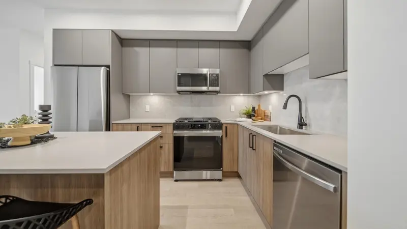 B224 8230 208B AVENUE - photo 4 of 16