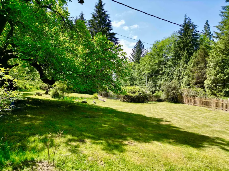 722 WEST BAY ROAD - photo 2 of 25