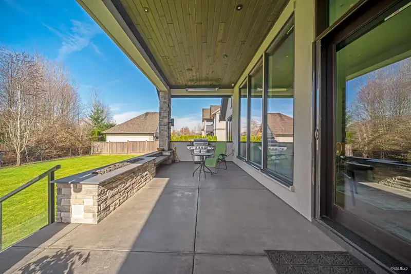 3389 164A STREET - photo 4 of 17