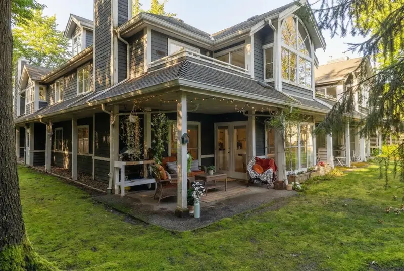 118 2960 E 29TH AVENUE - photo 1 of 25