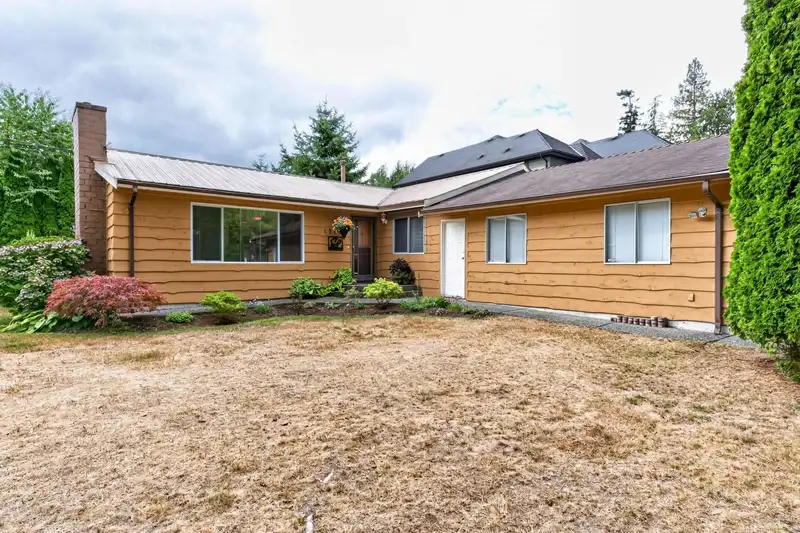 17180 4 AVENUE - photo 1 of 25