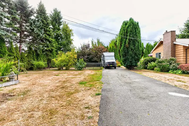 17180 4 AVENUE - photo 2 of 25