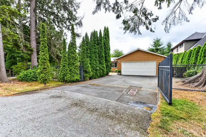 17180 4 AVENUE - photo 4 of 25