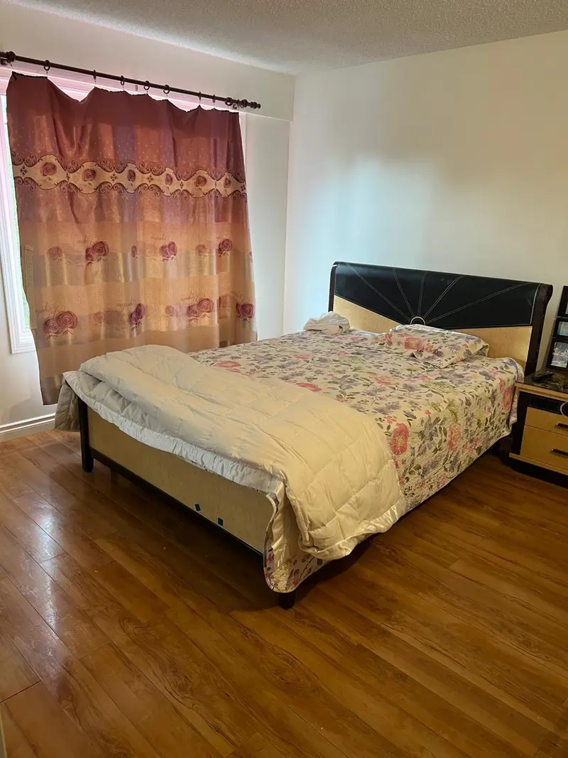 408 1040 E BROADWAY - photo 2 of 13