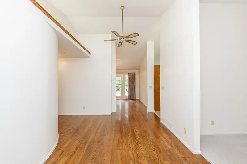 13096 21A AVENUE - photo 4 of 35