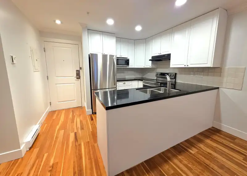 209 15350 16A AVENUE - photo 2 of 32