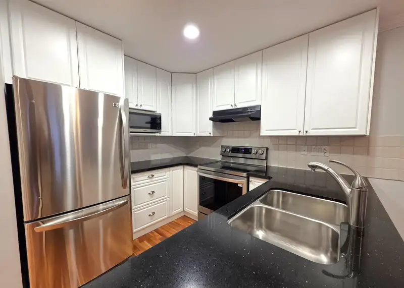 209 15350 16A AVENUE - photo 4 of 32