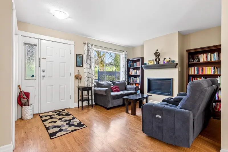 122 MINER STREET - photo 4 of 25