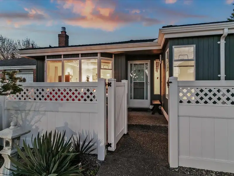 117 14271 18A AVENUE - photo 3 of 30