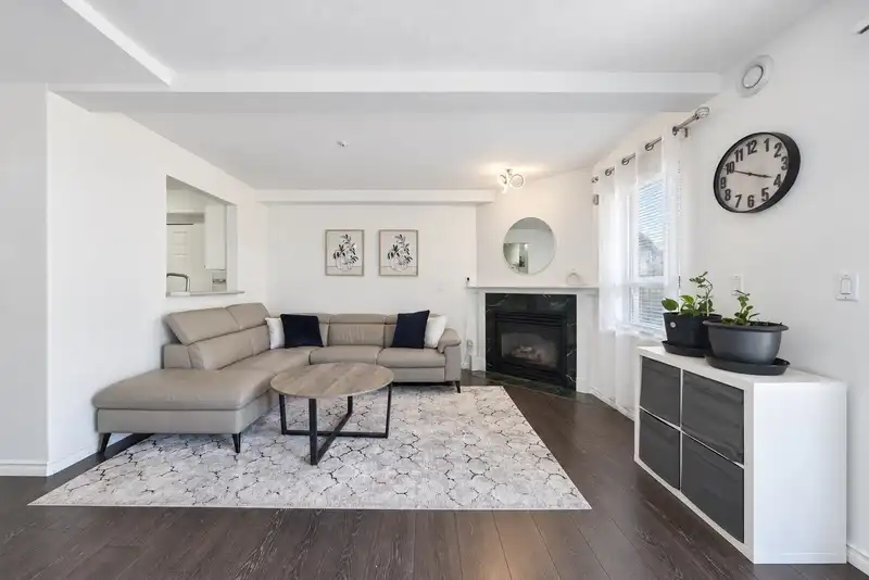 107 15241 18 AVENUE - photo 1 of 31