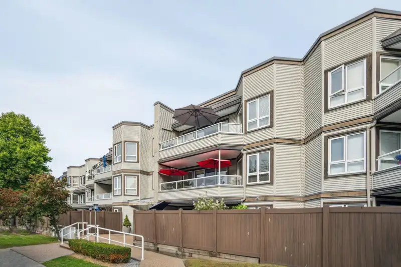 214 1840 E SOUTHMERE CRESCENT - photo 1 of 23