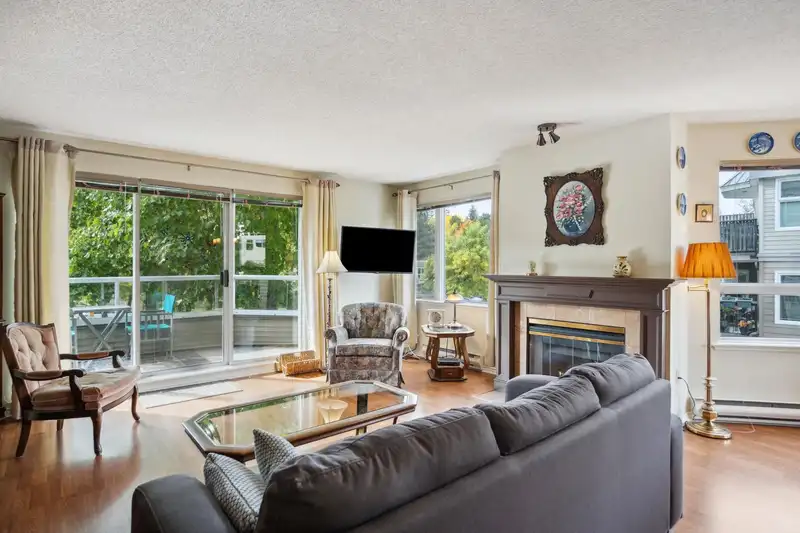 214 1840 E SOUTHMERE CRESCENT - photo 2 of 23
