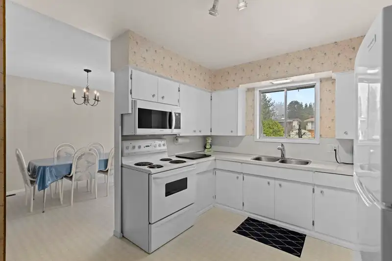 13771 MALABAR AVENUE - photo 4 of 17