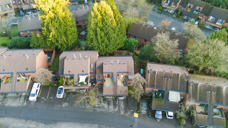 216 CAMBRIDGE WAY - photo 4 of 25