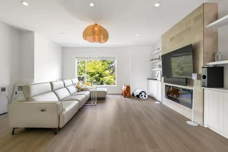 228 2277 OAK MEADOWS DRIVE - photo 1 of 34
