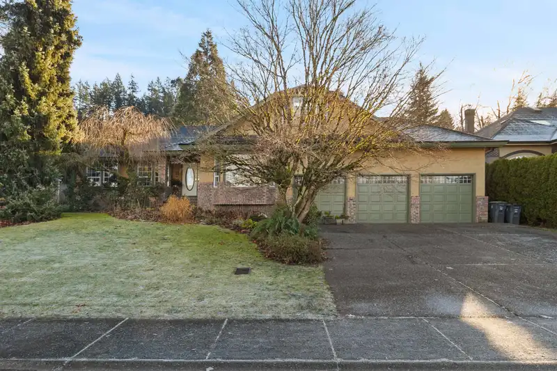 14498 29 AVENUE - photo 1 of 29