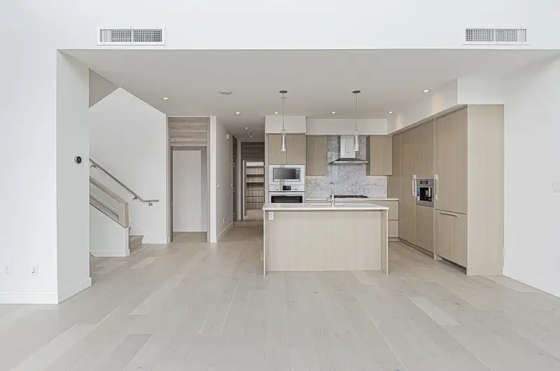 4907 4730 LOUGHEED HIGHWAY - photo 3 of 23