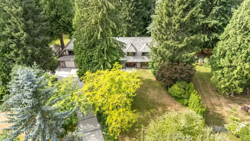 14325 25 AVENUE - photo 4 of 40