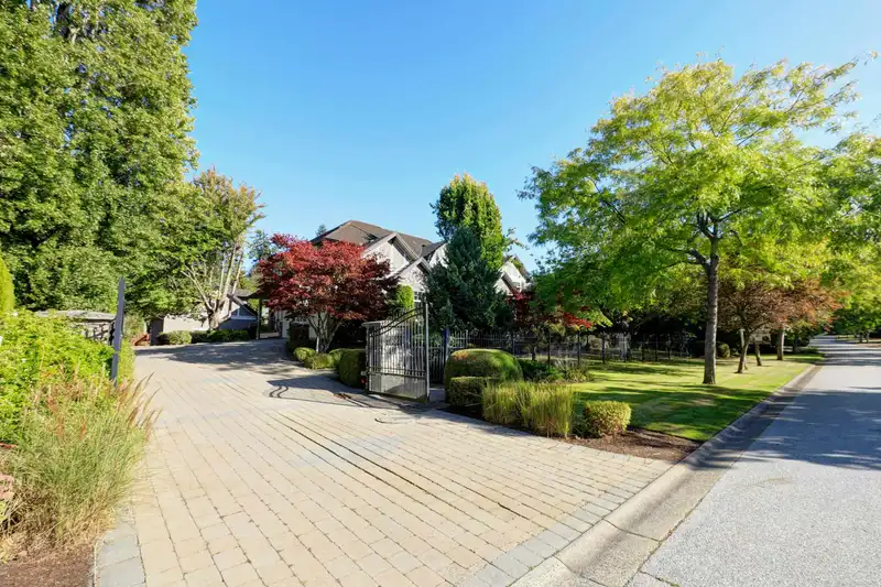 2650 139A STREET - photo 3 of 39