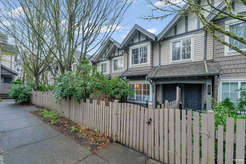 156 3288 NOEL DRIVE - photo 1 of 25