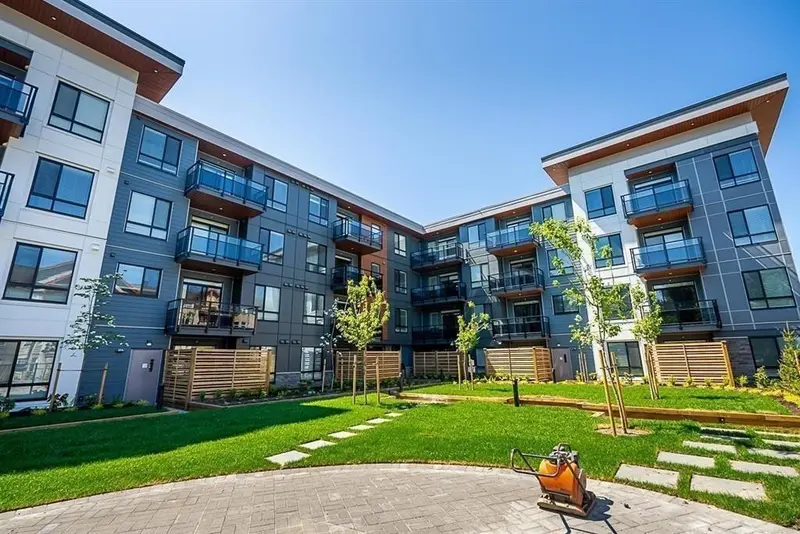 410 19825 54 AVENUE - photo 2 of 18