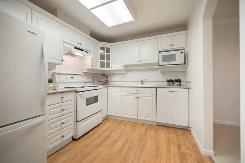 205 1929 154 STREET - photo 2 of 22