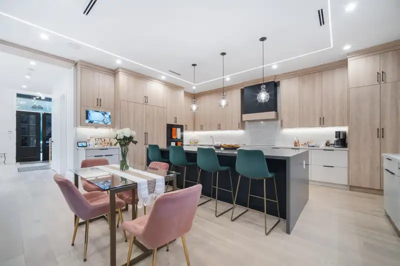 14022 20A AVENUE - photo 2 of 36
