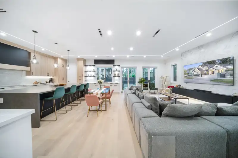 14022 20A AVENUE - photo 3 of 36
