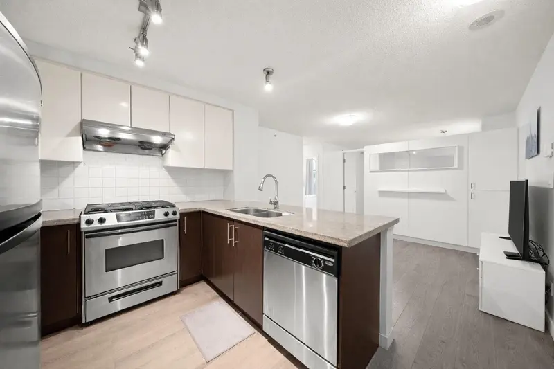 1603 2289 YUKON CRESCENT - photo 3 of 24