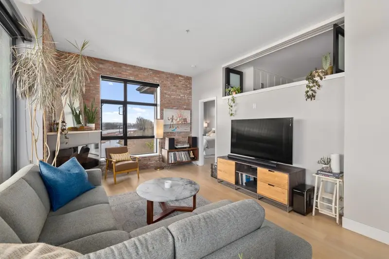 414 220 SALTER STREET - photo 3 of 25