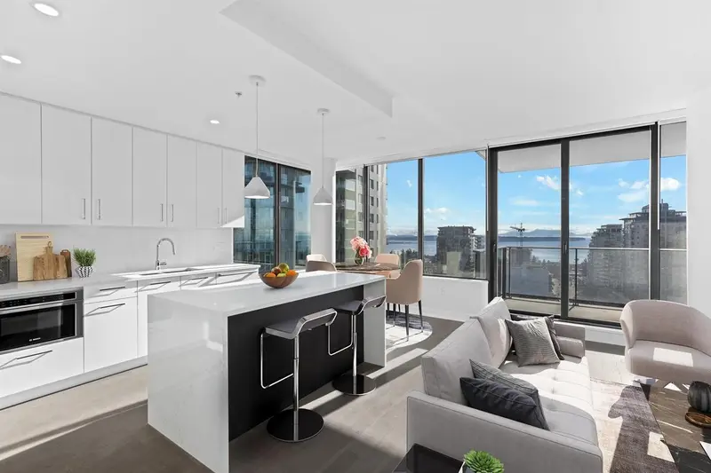 2304 1588 JOHNSTON ROAD - photo 4 of 25