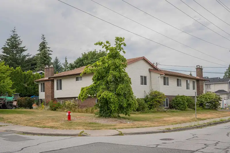 1713 156TH STREET - photo 2 of 37