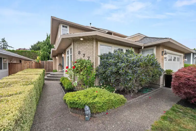 877 166 STREET - photo 2 of 40