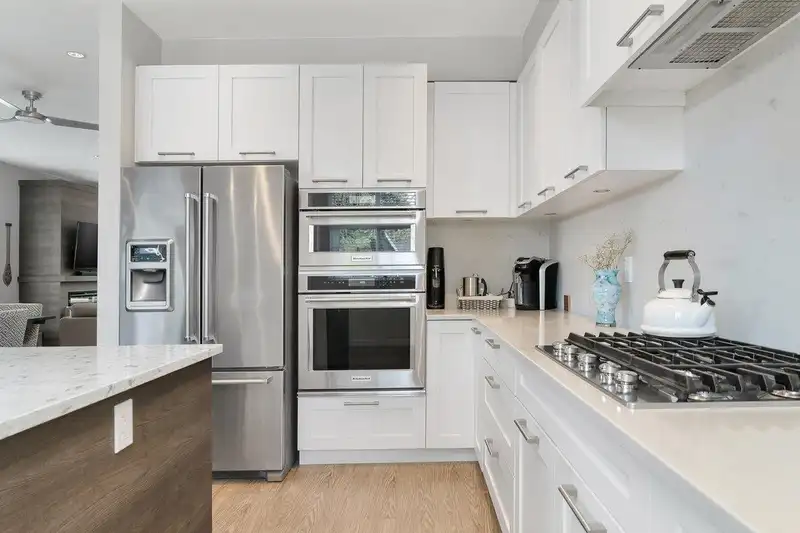 90 15677 28 AVENUE - photo 4 of 29