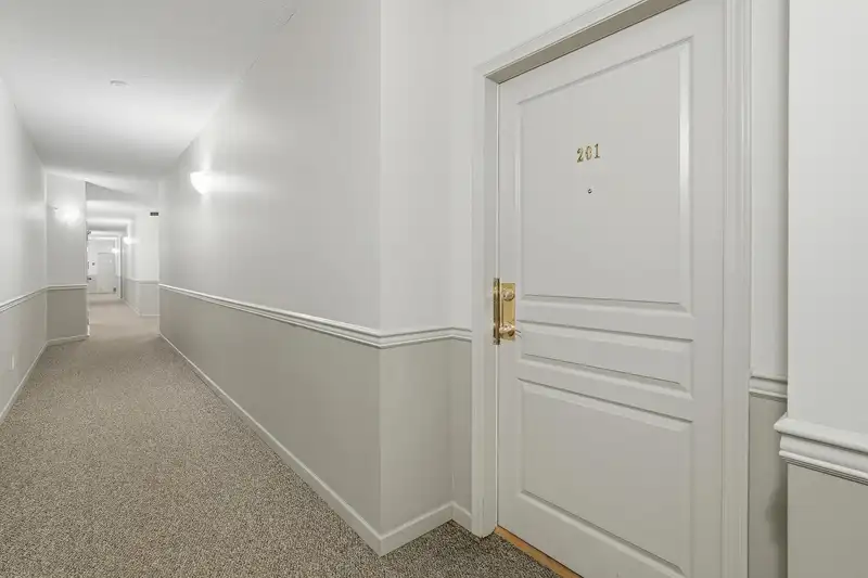 201 1705 MARTIN DRIVE - photo 3 of 29