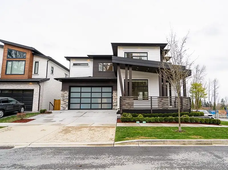 16602 19 AVENUE - photo 1 of 38