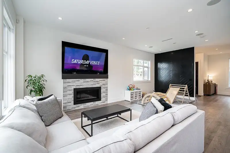 16602 19 AVENUE - photo 4 of 38
