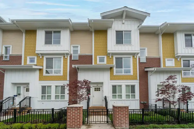 18 16561 17A AVENUE - photo 1 of 38