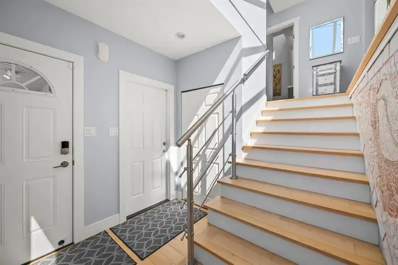 1246 OXFORD STREET - photo 3 of 38
