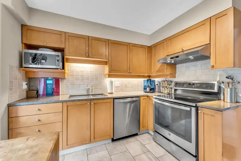 24 15442 16A AVENUE - photo 3 of 13