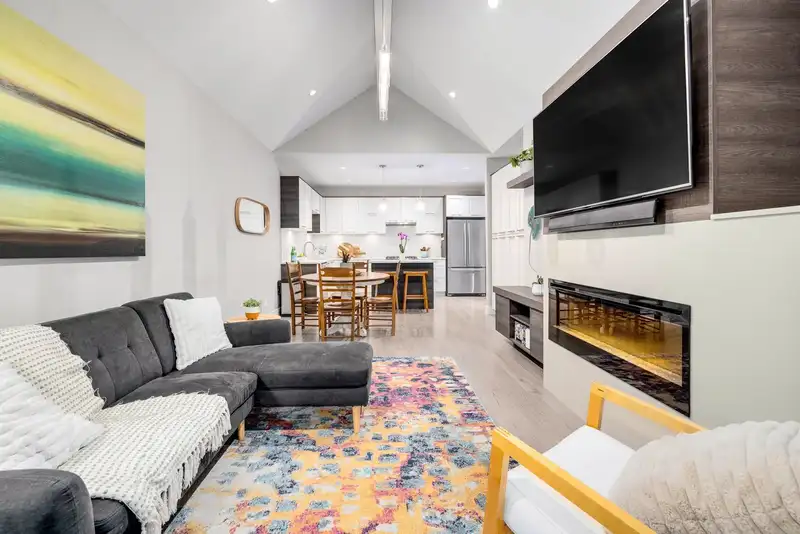 111 2853 HELC PLACE - photo 4 of 40