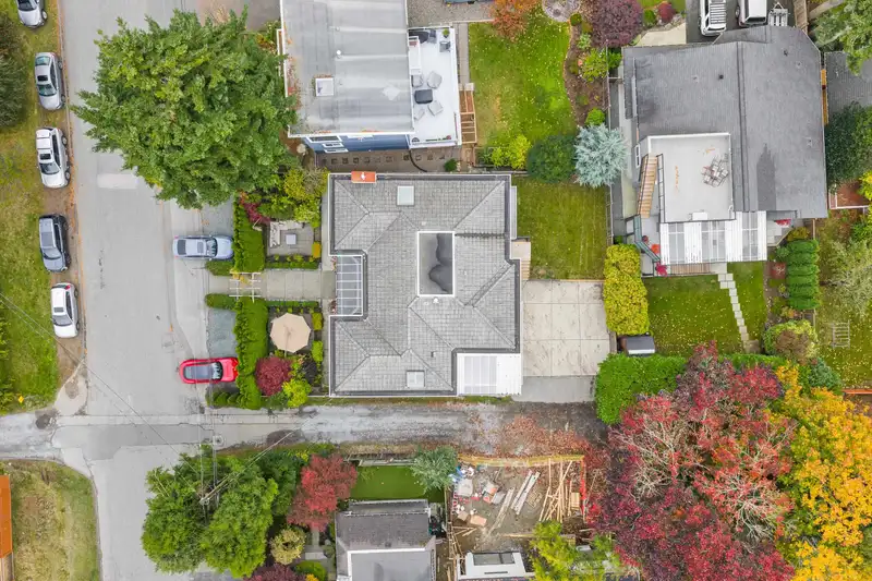 1170 DOLPHIN STREET - photo 3 of 30