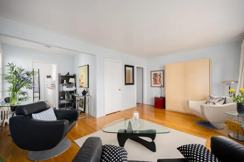 303 1565 BURNABY STREET - photo 1 of 23