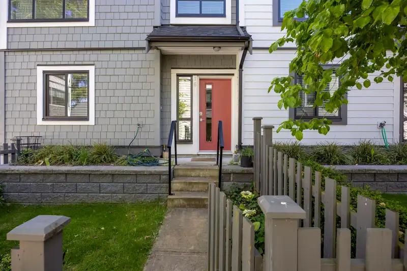 16 16760 25 AVENUE - photo 4 of 28