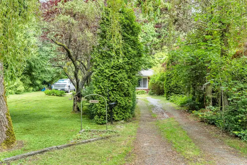 12587 23 AVENUE - photo 2 of 35